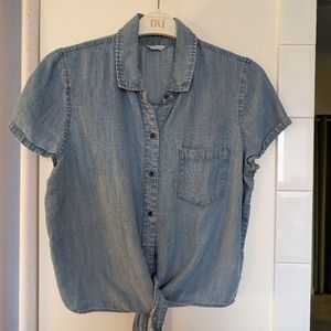 Short sleeved jean shirt tie front